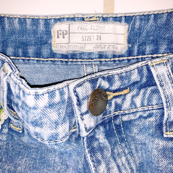 Free People destructed/destroyed denim shorts 🌸 - Picture 3 of 4